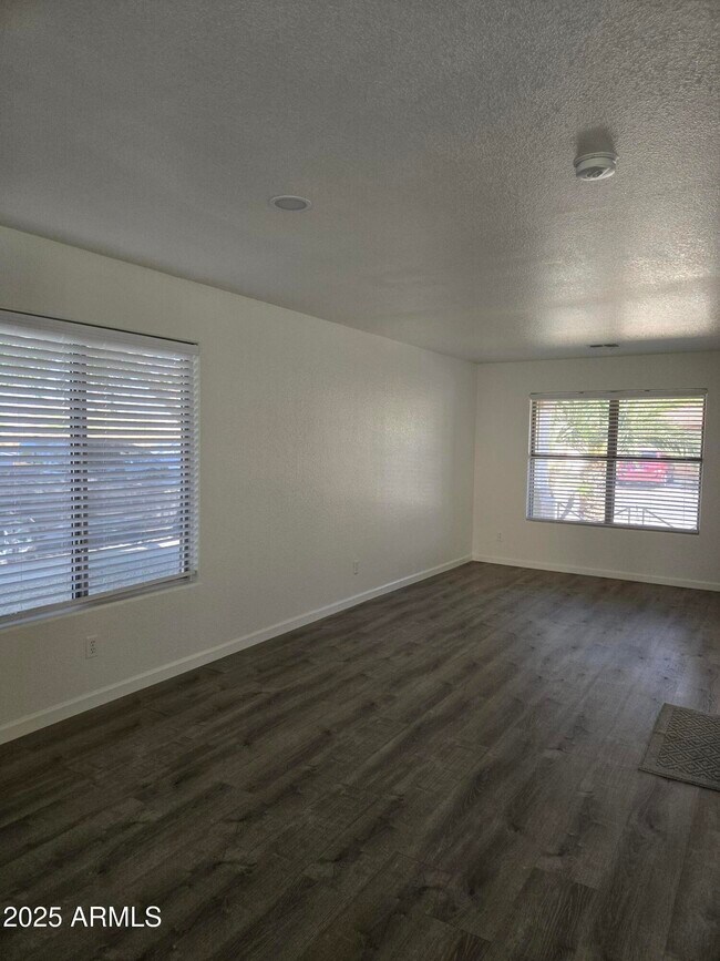 Building Photo - 12929 W Palm Ln