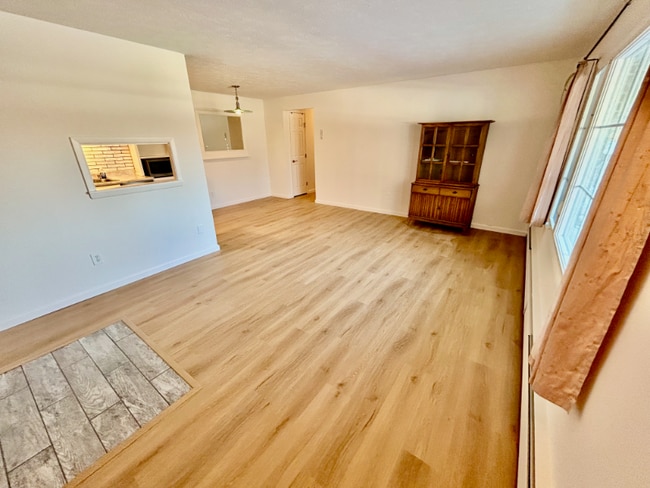 Foto del edificio - 5011 Nob Hill Dr