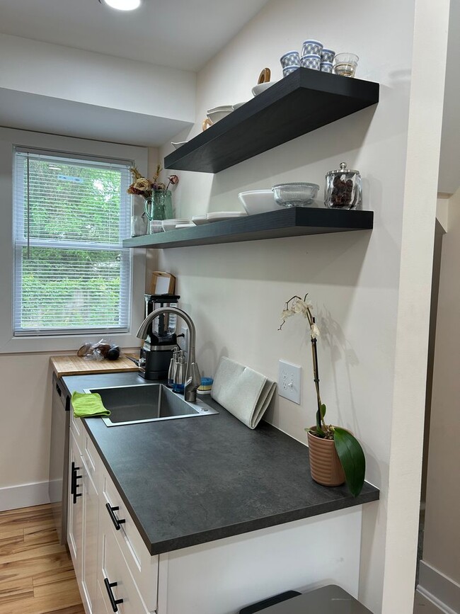 Building Photo - 2 Bedroom  Renovated Century Home Modern S...