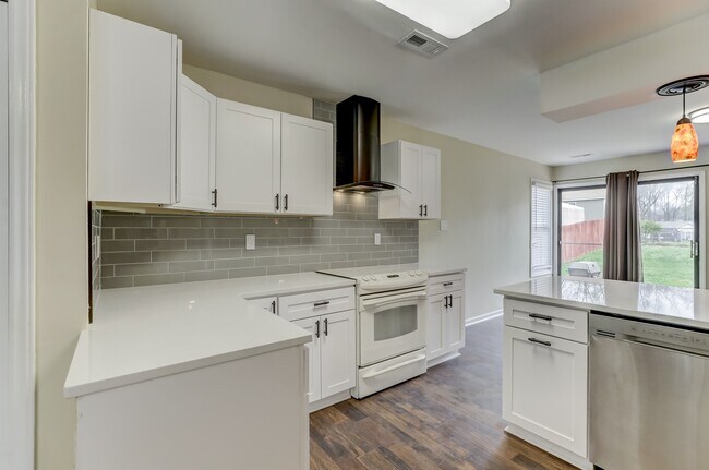 Foto del edificio - 5321 Reedham Ct