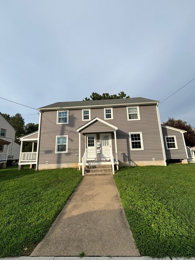 Building Photo - 102 Weedon St