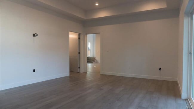 Building Photo - 6848 Encino Ave