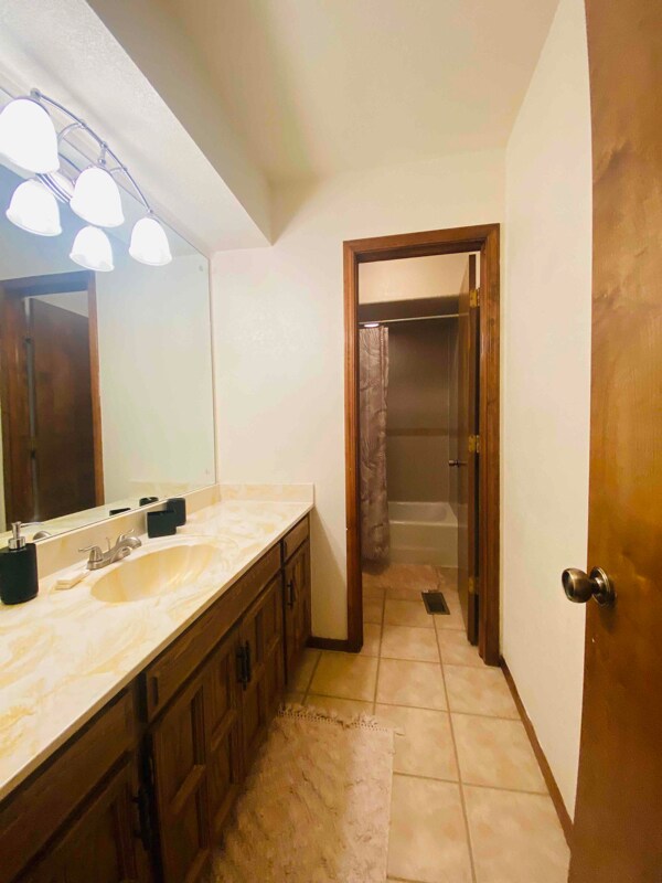 Foto del edificio - 8826 E 76th St