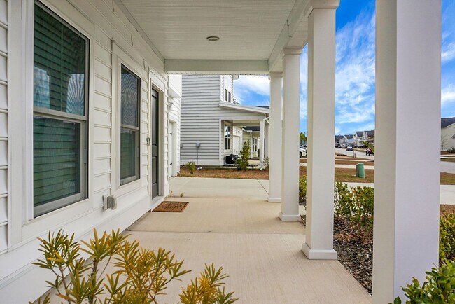 Foto del edificio - 5 Bedroom, 3.5 Bath, Beautiful Summerville Home, Master on Main