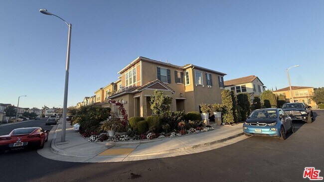 Foto del edificio - 14811 Blossom Ln