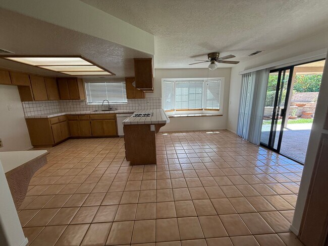 Foto del edificio - Victorville- Beautiful 3 Bedroom Home in G...