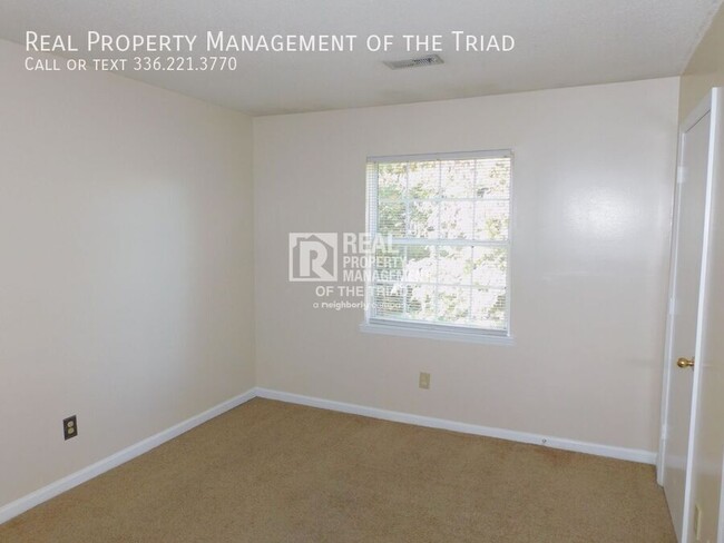 Building Photo - Upper Level 2 Bedroom Condo off of Guilfor...