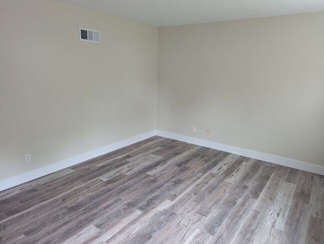 Building Photo - Brand New Inside and Out, Black Stainless New Appliances, Washer Dryer Included!