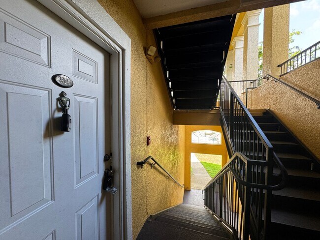 Foto del edificio - Gated Condo Next to The Mall At Millenia with Great Amenities