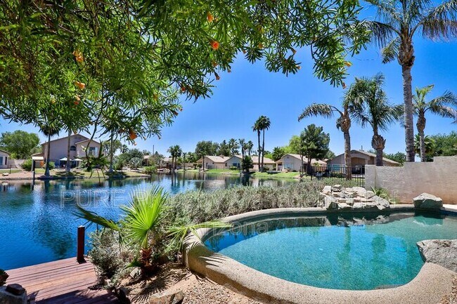 Foto del edificio - 1883 W Canyon Way