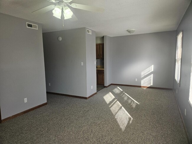 Foto del edificio - 708 N Campbell St