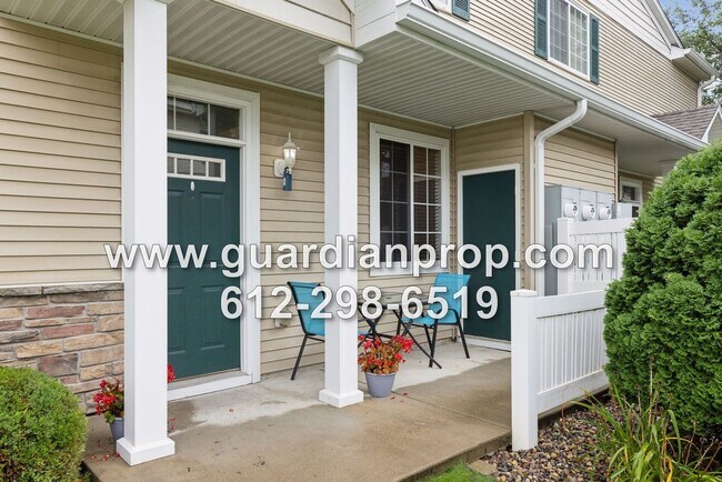 Foto del edificio - End Unit Townhouse Available Now, Open Floor Plan, Fireplace, Patio, Large Primary Suite