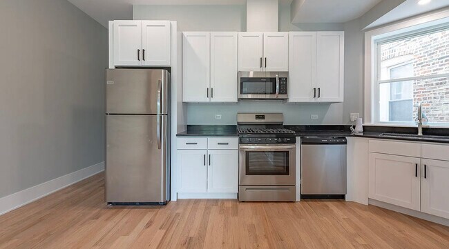 Foto del edificio - 3246 W Fulton Blvd