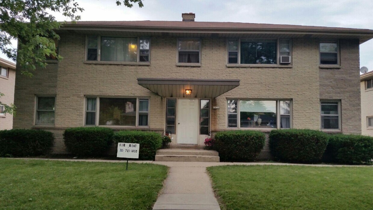 10220 W Montana Ave Unit 2, West Allis, WI 53227 Apartments in West