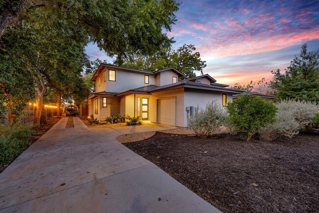 Building Photo - 3610 Thompson St