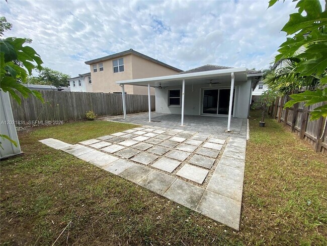 Building Photo - 273 SE 31st Ave