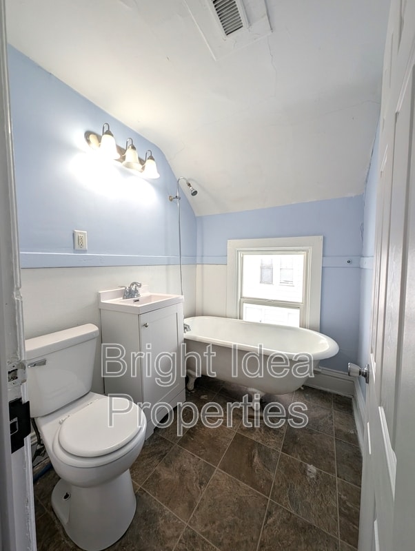 Building Photo - 538 Charles Ave