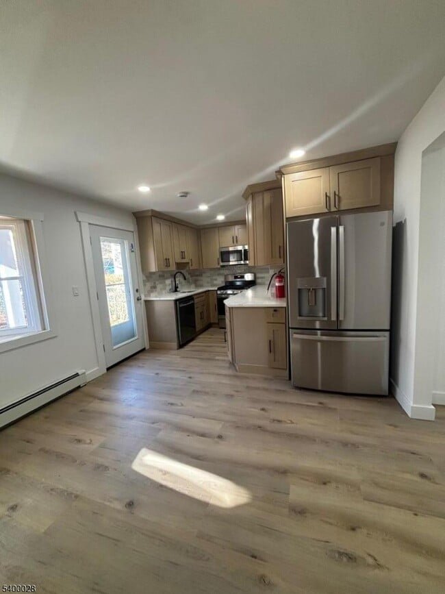 Building Photo - 83 Arch St