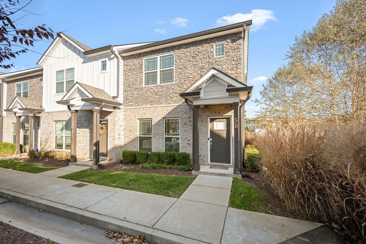 Foto principal - 555 Gresham Ln