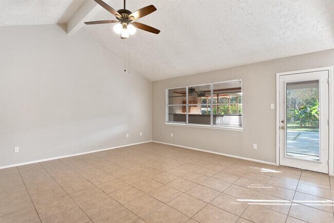 Foto del edificio - 8118 Forest Point Dr