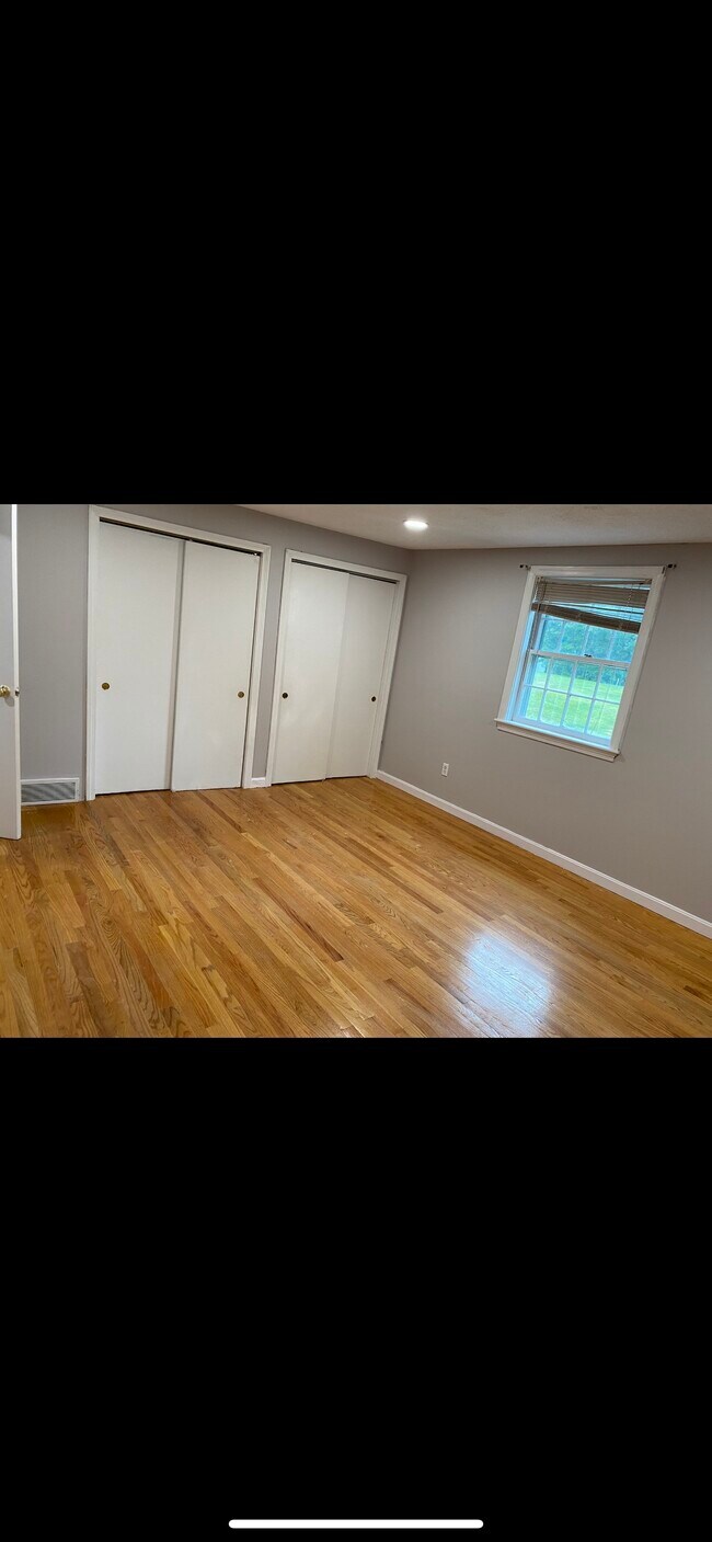 Building Photo - 19 Meadowbrook Ln