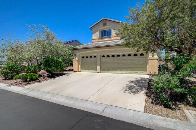 Foto del edificio - STUNNING 4 Bedroom, 2 Story Home featuring...