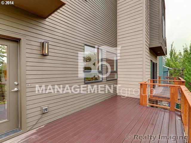 Building Photo - Multnomah Village Contemporary Home with Valley Views