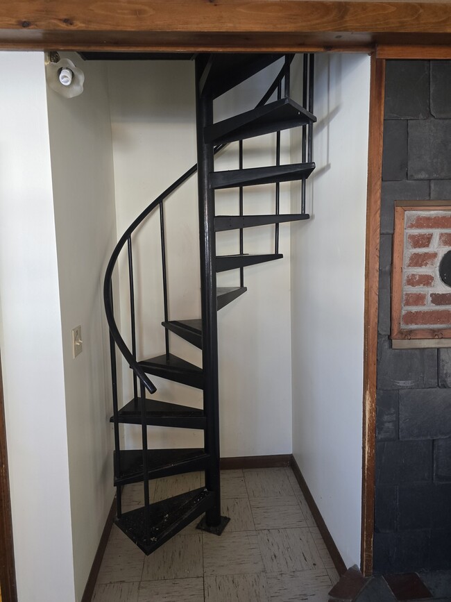 Building Photo - 96 E Broadway