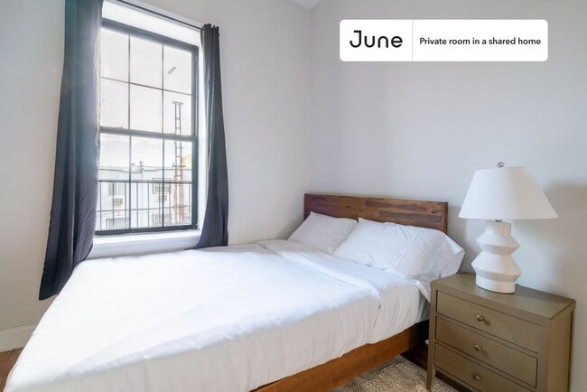 Room in Shared 3 bed/2 bath home - Room in Shared 3 bed/2 bath home