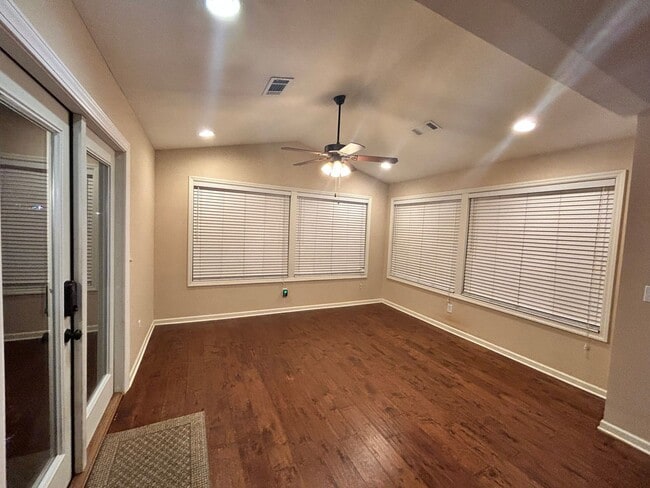 Foto del edificio - 2218 Turnbury Lane