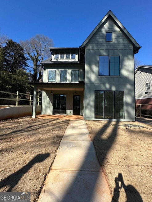 Building Photo - Room in Duplex on Plaza Ave SW