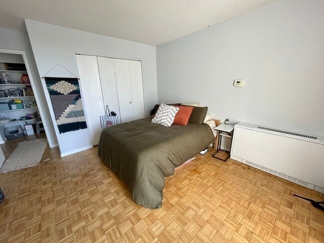 Building Photo - 33 Pond Ave