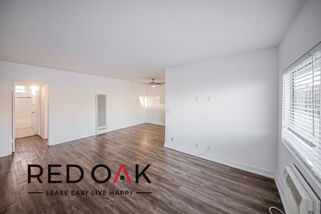 Building Photo - 5128 De Longpre Ave