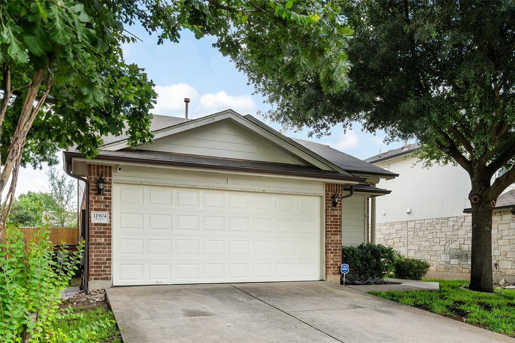 Foto principal - 11904 Johnny Weismuller Ln