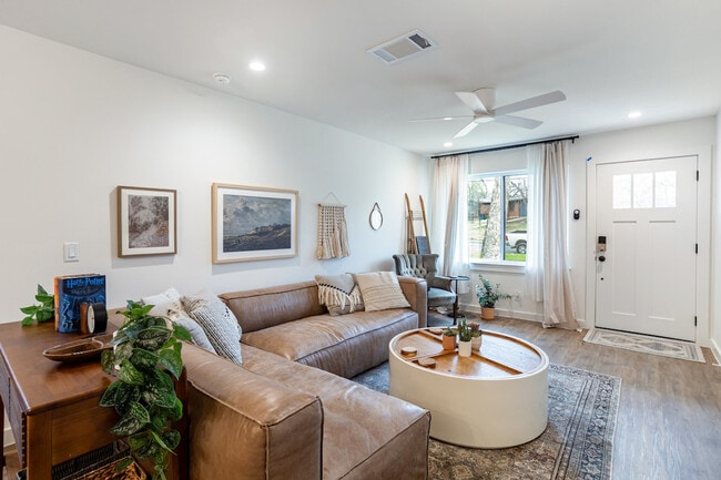 Building Photo - 1613 Berene Ave