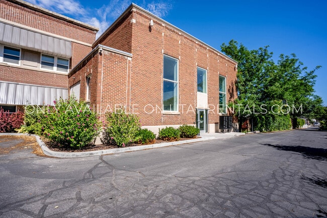 Building Photo - 215 E 100 N