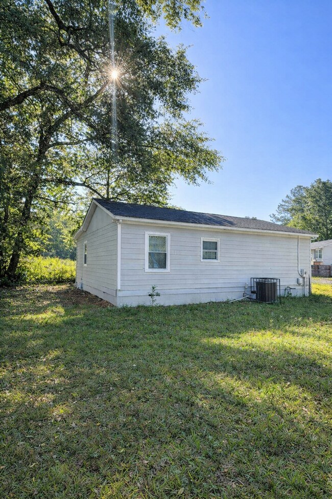 Foto del edificio - 2621 Village Green Ln