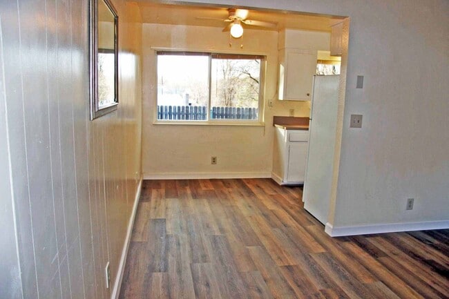 Foto del edificio - East Sonora Duplex with fenced Back Yard