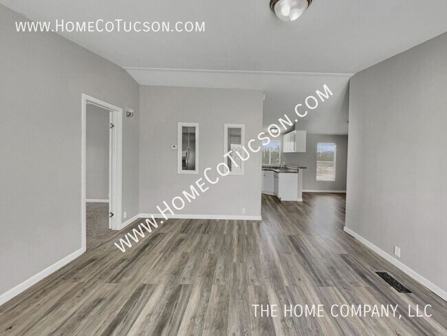 Building Photo - 9410 S Van Dr