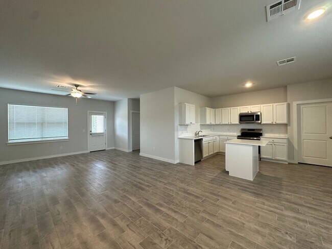 Foto del edificio - New Construction 3 bedroom, 2 bathroom on ...