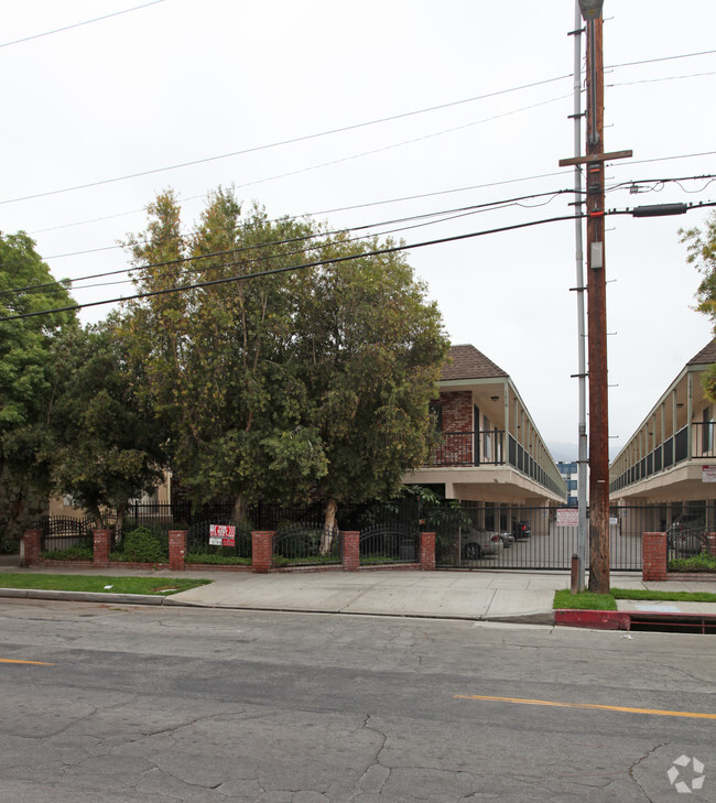 Building Photo - 1616-1618 Grismer Ave