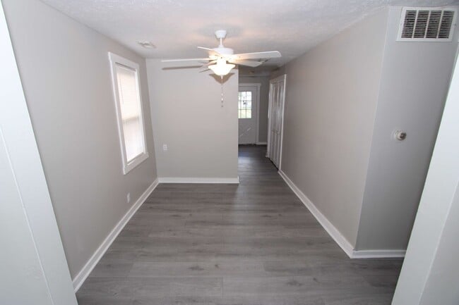Foto del edificio - Quaint 2 Bedroom 1 Bathroom Ranch