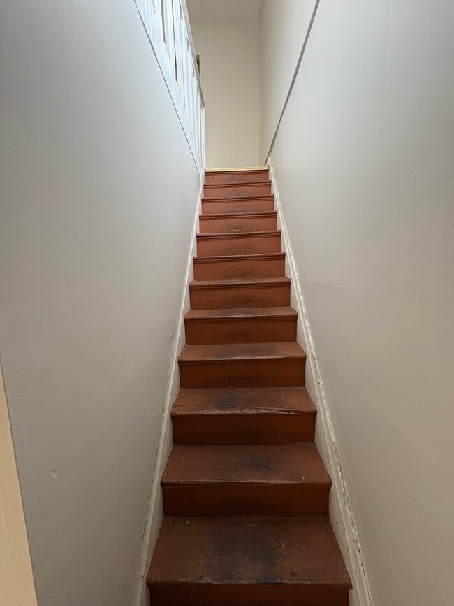 Building Photo - 207 Dunseith St