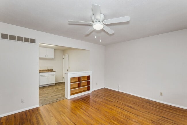 Building Photo - Roomy 2 Bedroom With Basement