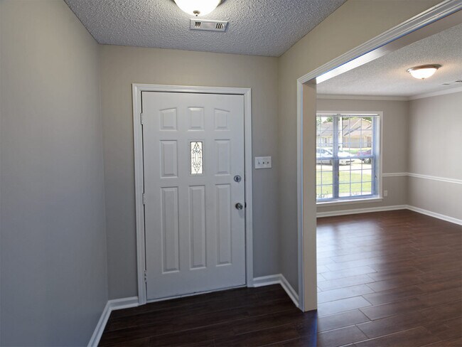 Foto del edificio - 4 Bedroom with bonus, 3 Bathrooms Near S Germantown and Barnstable