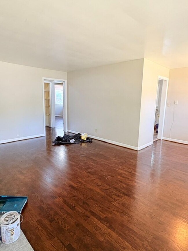 Foto del edificio - 521 S Oak Grove Ave