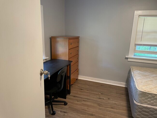 Foto del edificio - 159 Kendall Ave