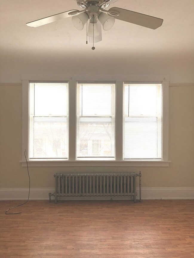 Interior Photo - 1503-15 E Kane Pl