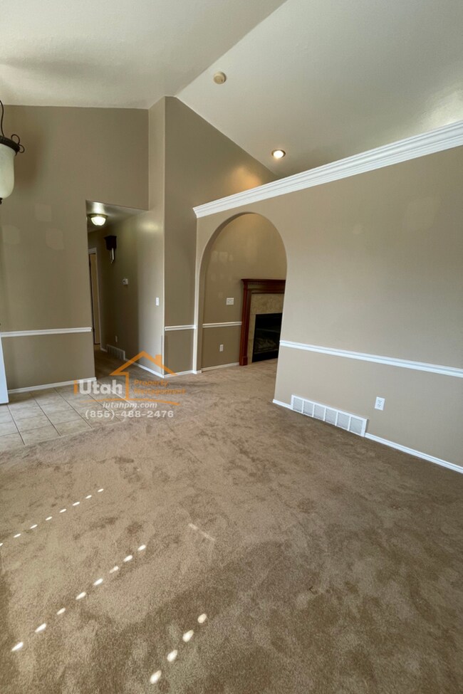 Building Photo - East Layton 6 Bdrm 3 Bth 2 car garage home.