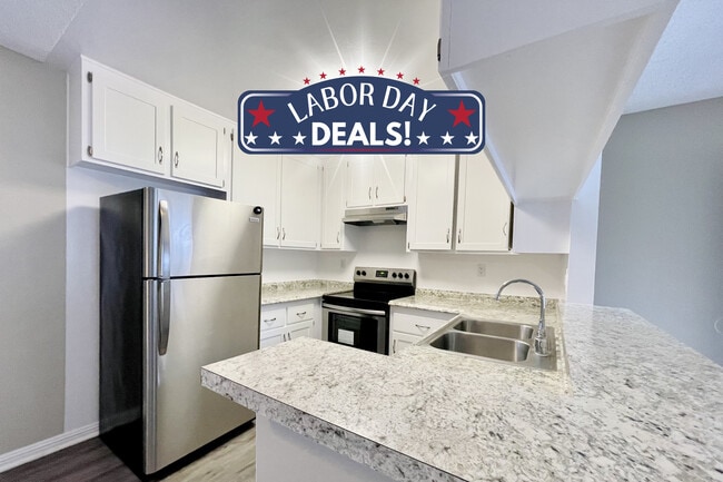 2BD, 2BA - Kitchen - Sycamore Pines Apartments